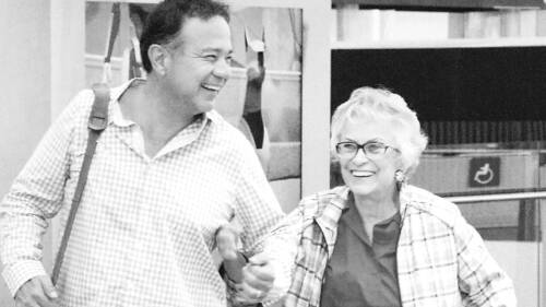 Muere mamá de Nicandro Díaz