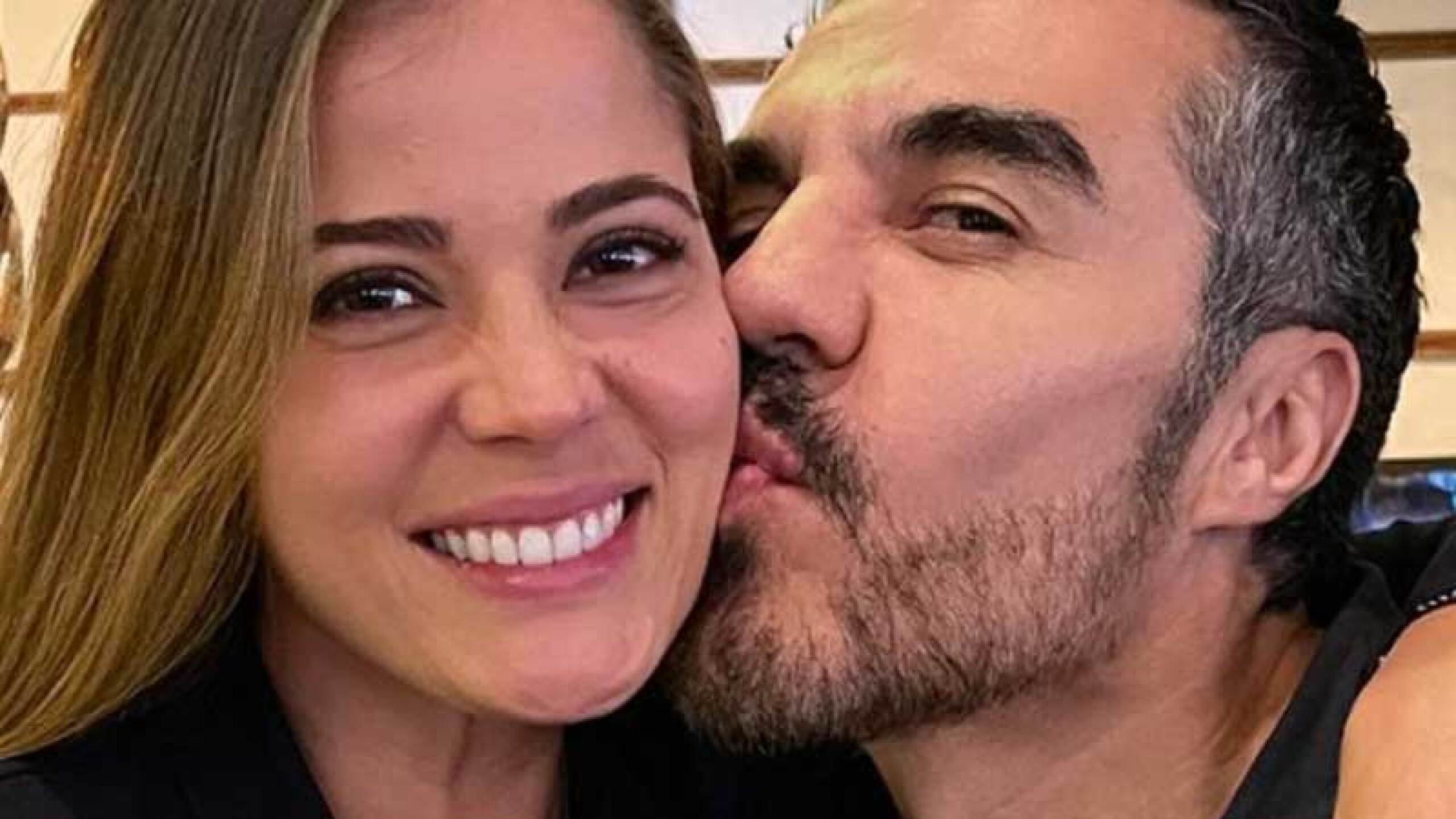 Adrián y Thuany siguen muy enamorados