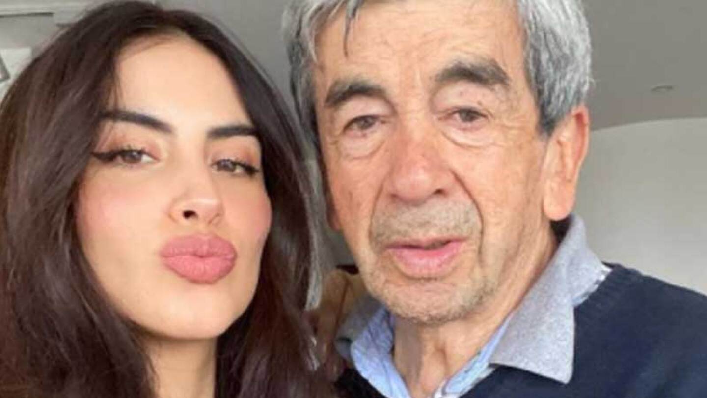 La modelo no puedo evitar llorar al revelar lo que padece su padre