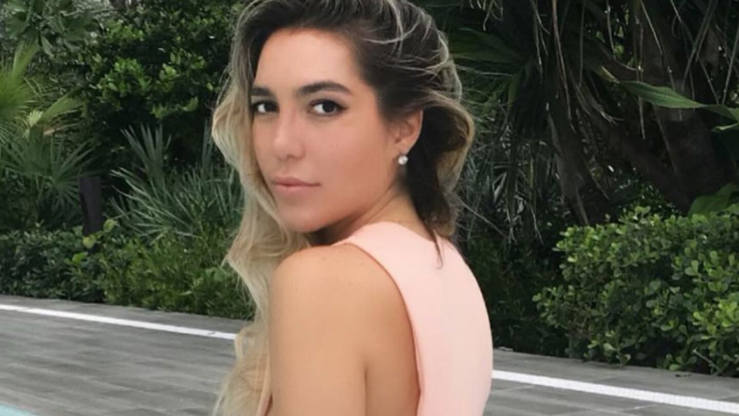 Aunque sabía lo que estaba enseñando, a la guapa modelo no le importó el resultado.