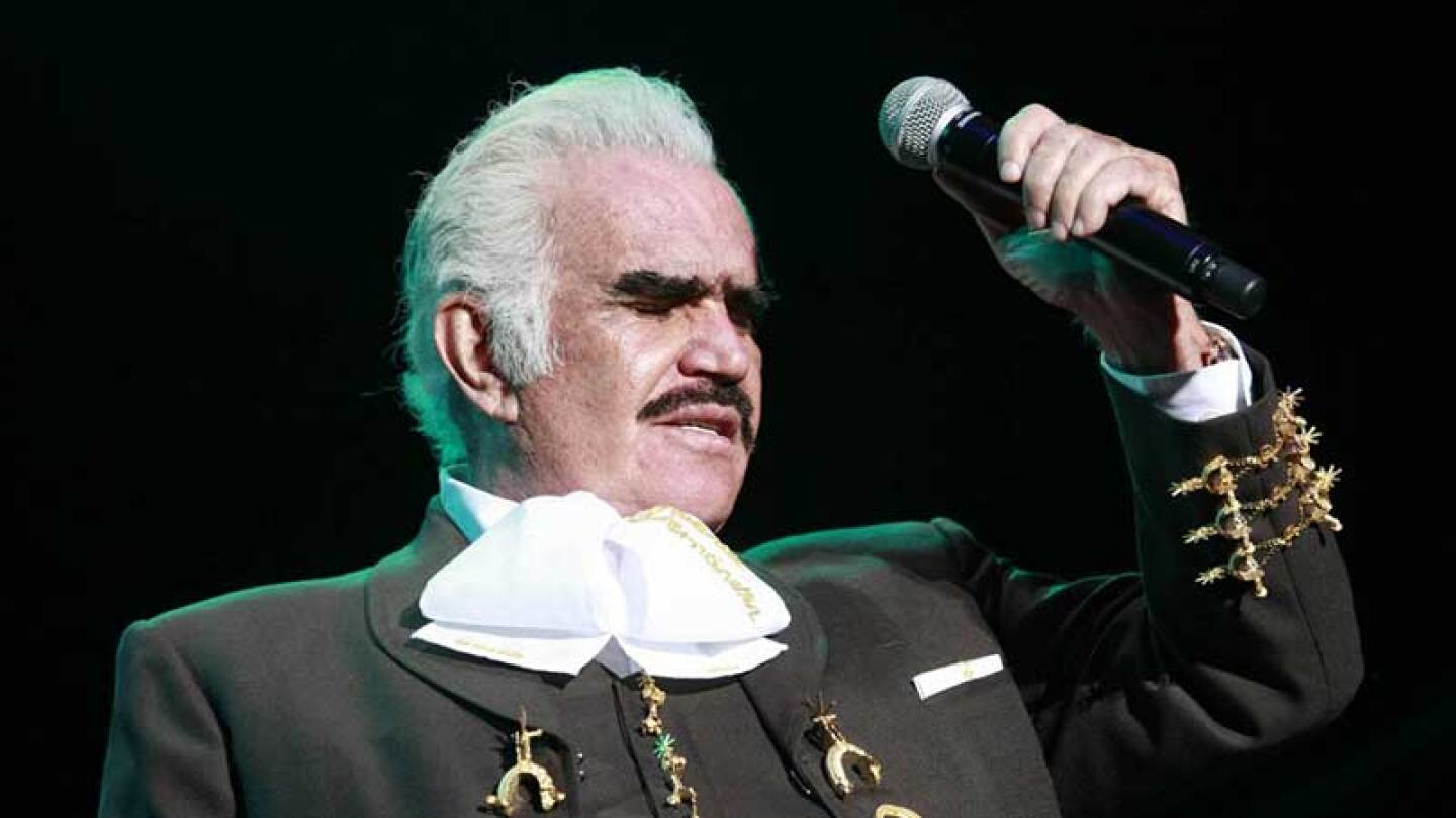 Vicente Fernández aseguró que a El Potrillo a veces se pasa de tragos.
