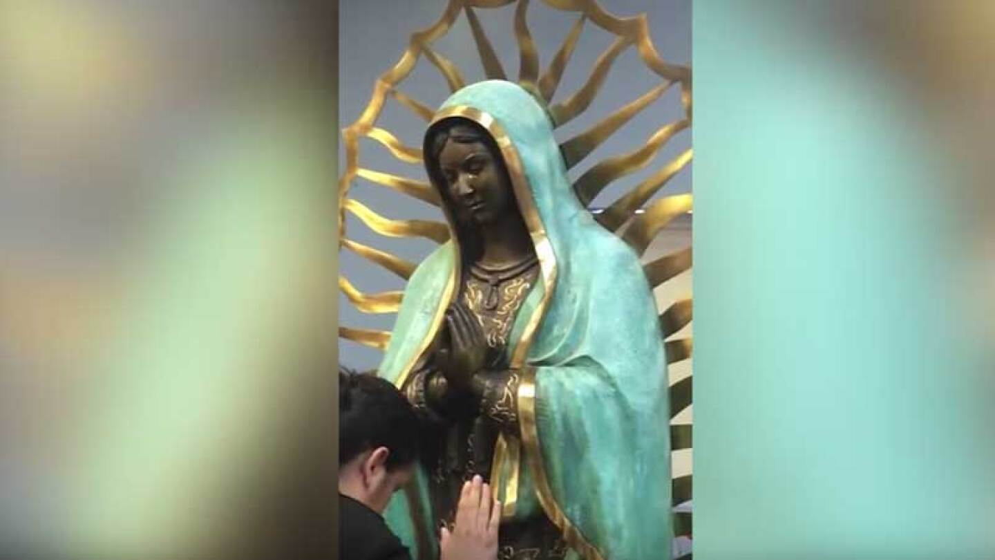 Aseguran que quien ve llorar a la Virgen recibe bendiciones en su vida.