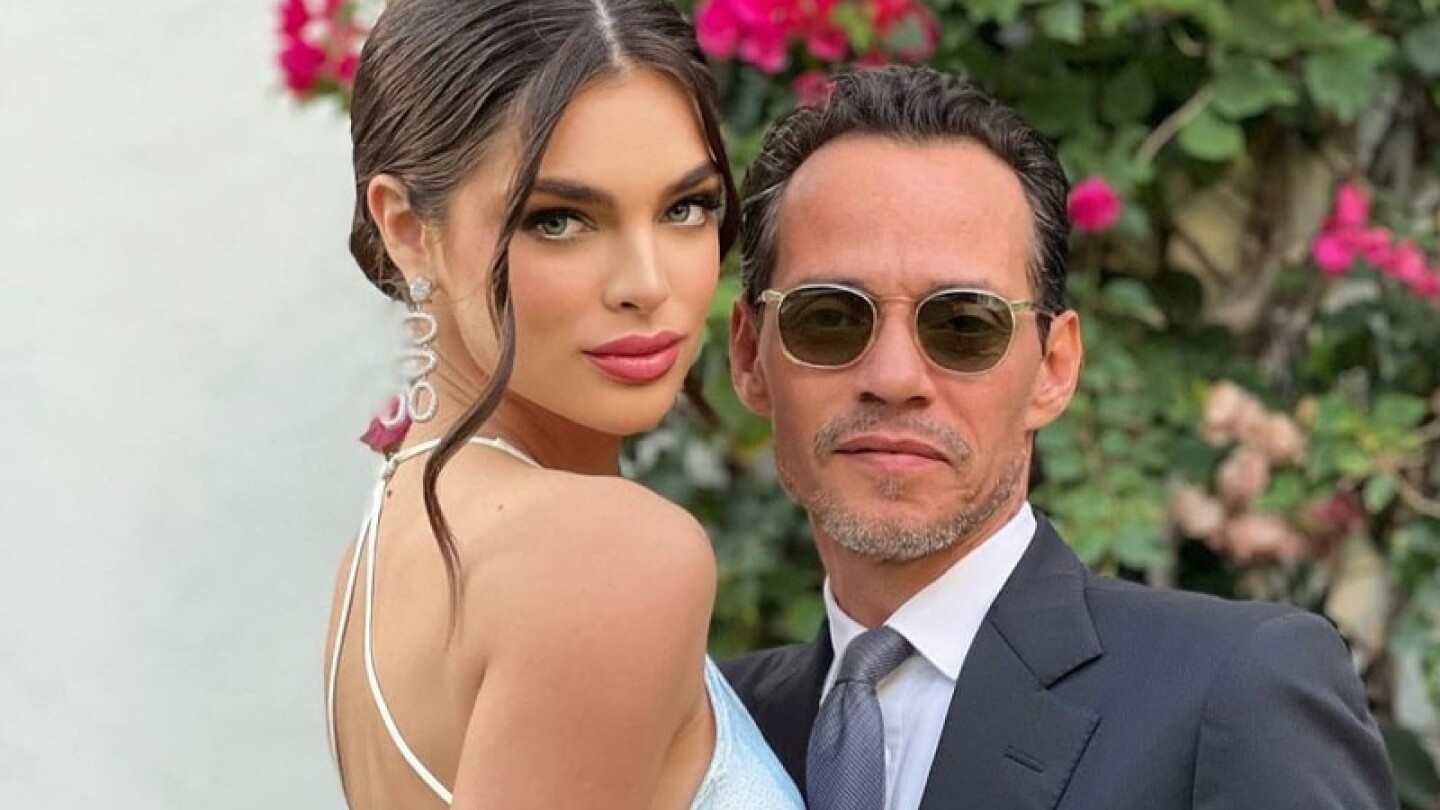 Marc Anthony y Nadia Ferreira pasan unos divertidos días en Disney