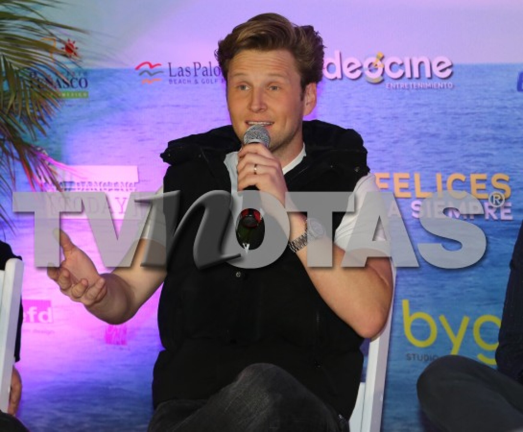 Consuelo Duval y Adrián Uribe presentan Infelices para siempre; una nueva comedia mexicana