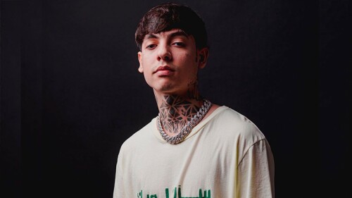 La agresión de Natanael Cano a su DJ quedó grabada desde las primeras filas del festival.