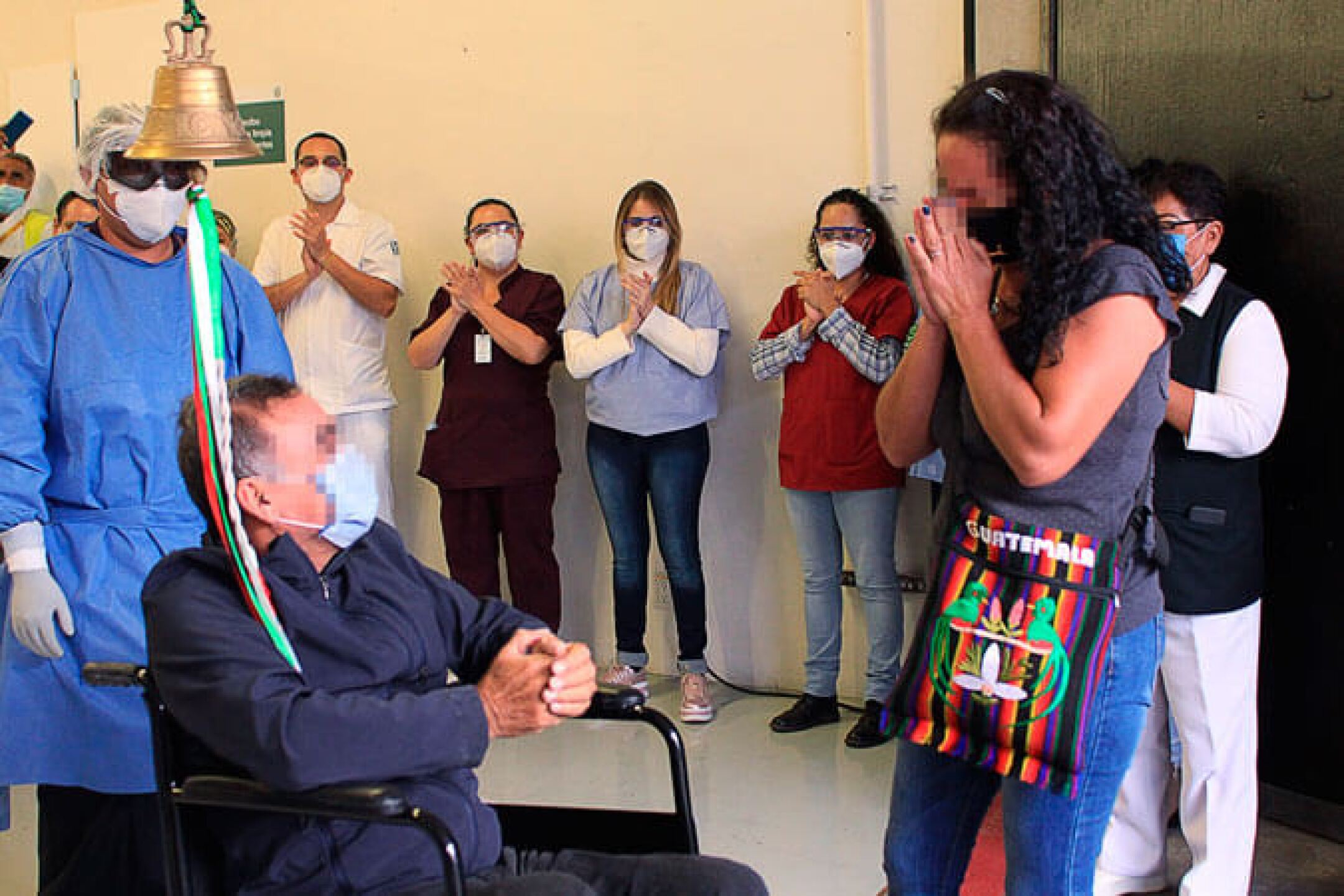familia enfermo recuperado coronavirus enfermeras