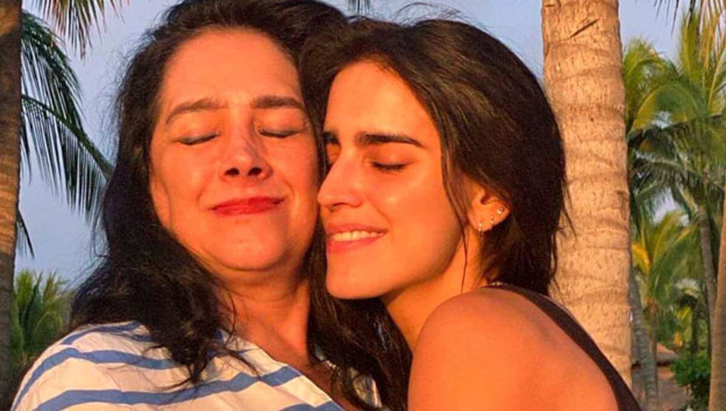 Bárbara de Regil felicita a su mamá en su día