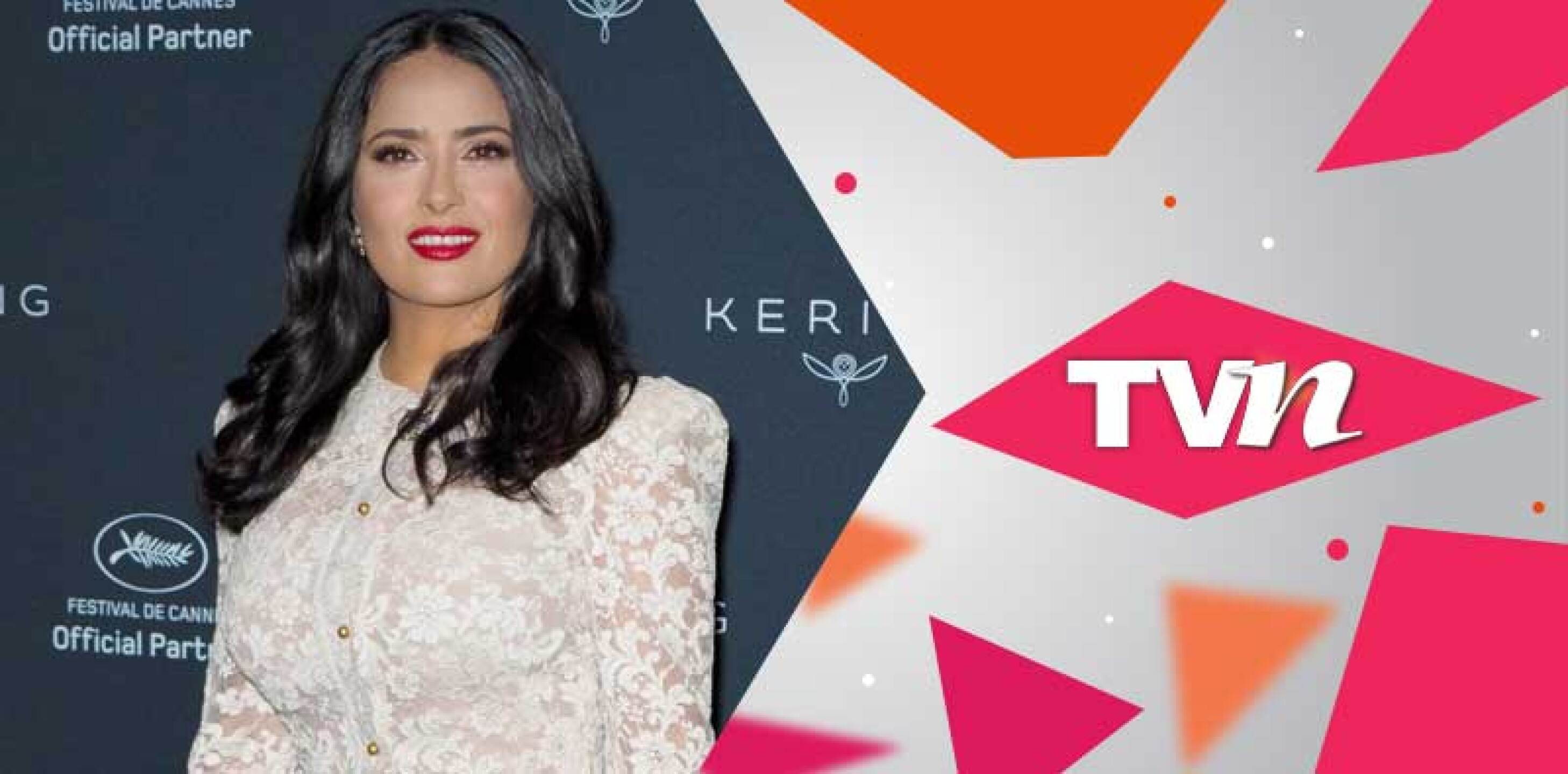 Salma Hayek despierta bajas pasiones bailando en embarrado traje de cuero.