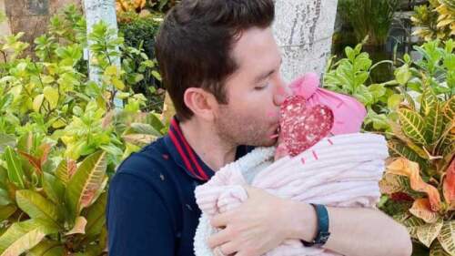 Memo Garza de La Adictiva presenta por primera vez a su hija
