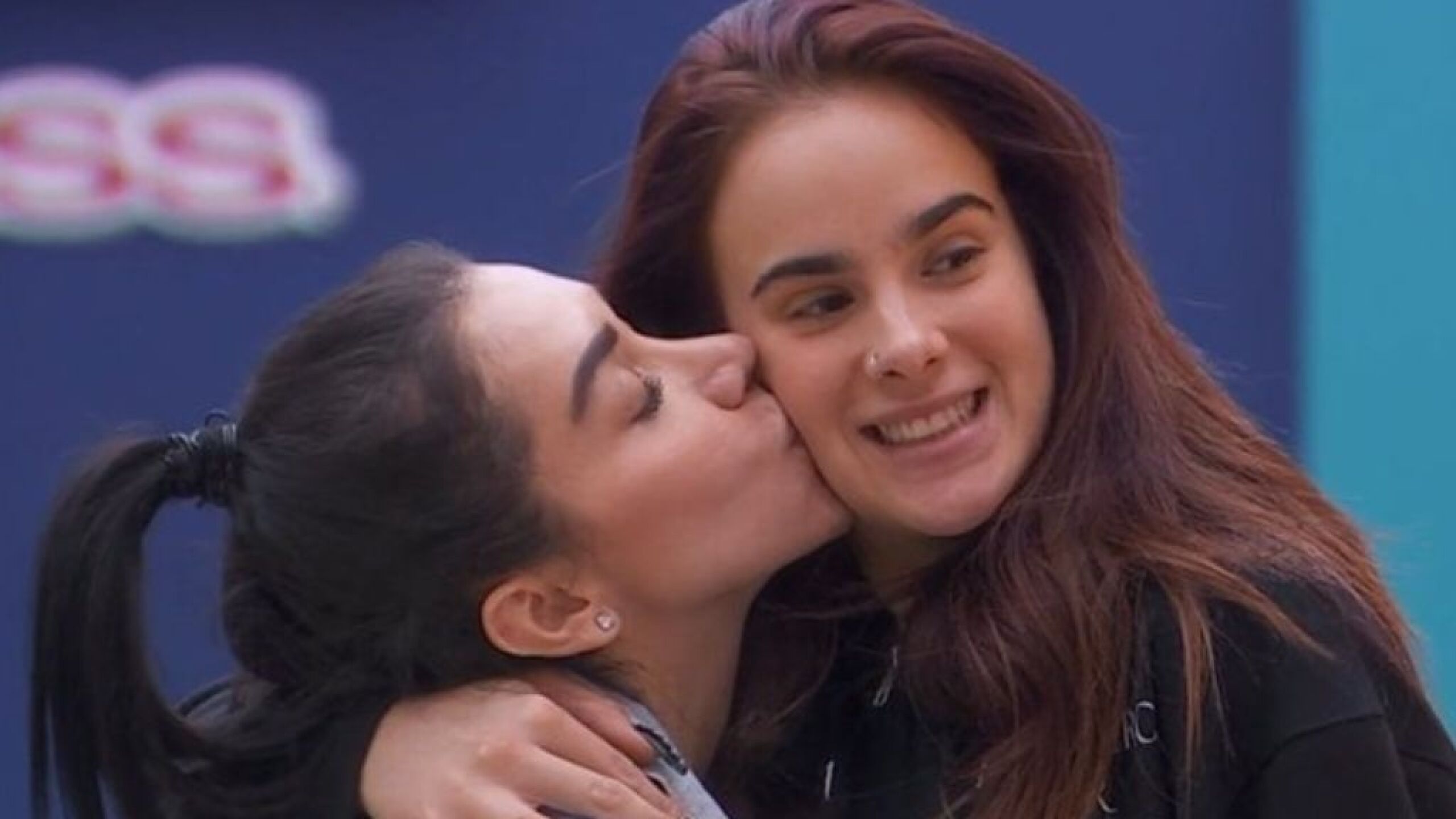 Karime Pindter y Gala Montes