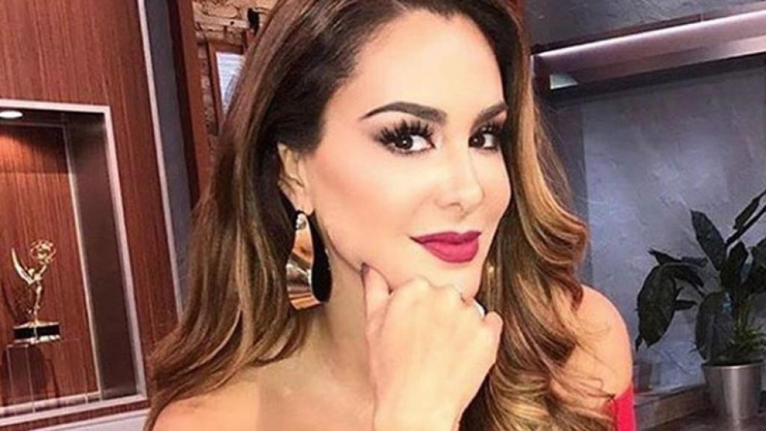 Muy pocas veces Ninel publica imágenes junto a su hija