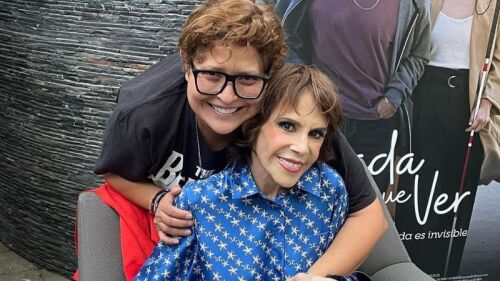 Rebecca Jones reaparece en público tras grave problema de salud