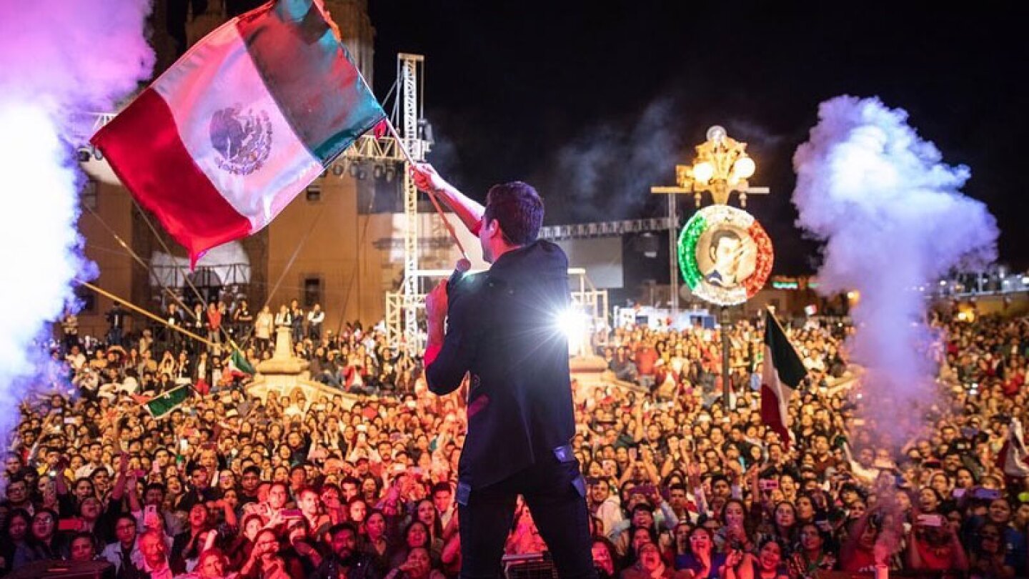 El cantante Carlos Rivera se presentó con gran éxito en Dolores Hidalgo.