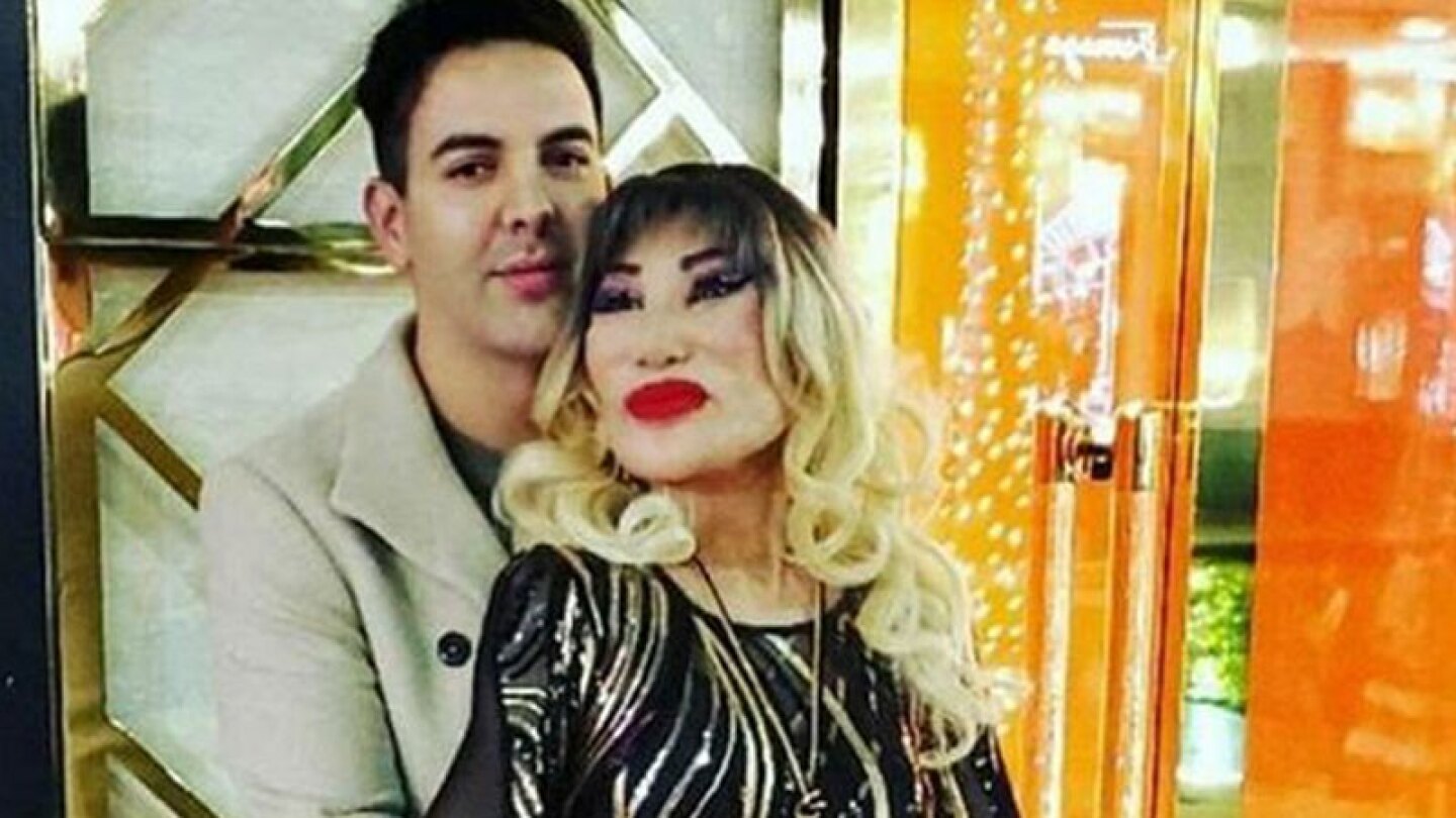Lyn May le baja los pantalones a su prometido y le checa ‘la mercancía’