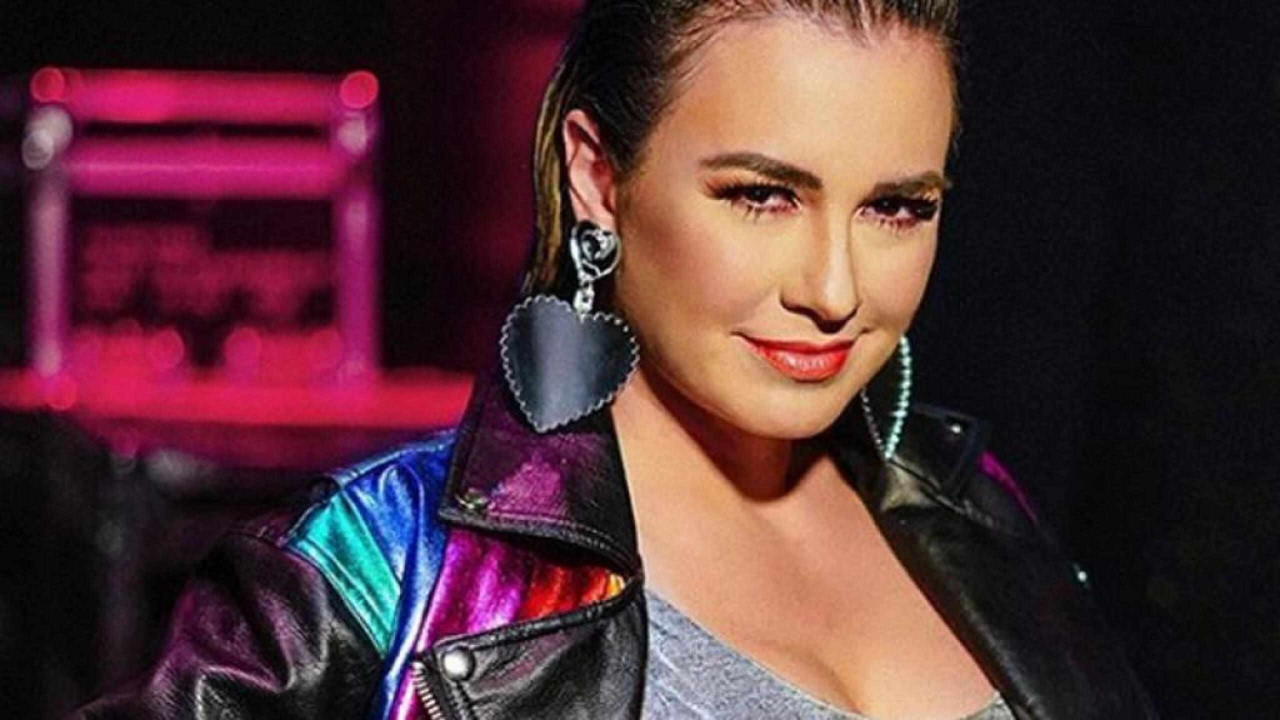 María José está en dos televisoras al mismo tiempo