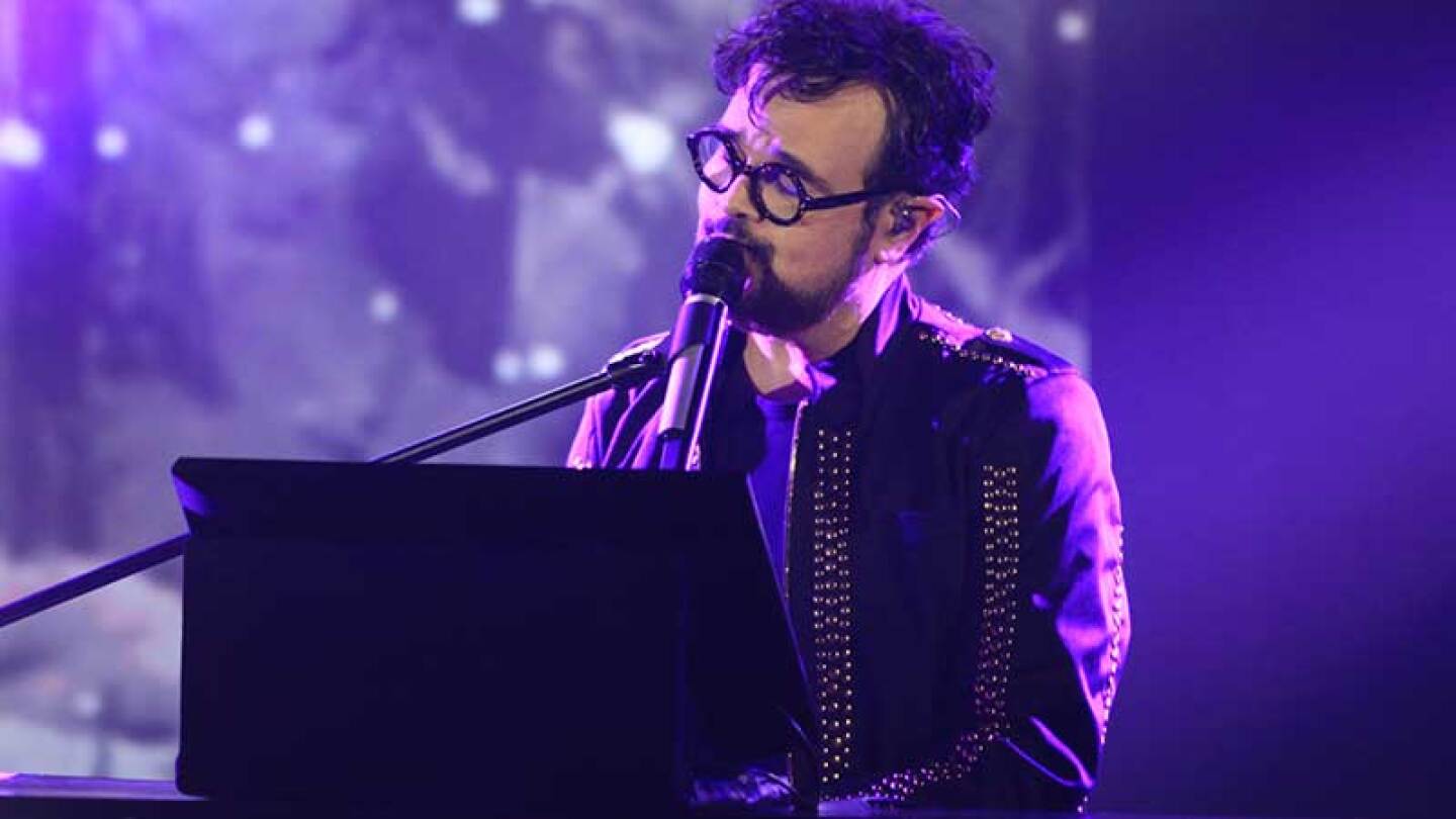 El momento más emotivo fue cuando interpretó el tema 'Preso' que cantaba José José