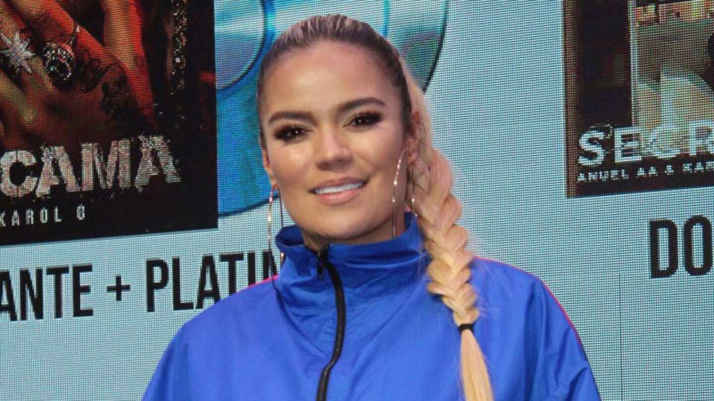 Karol G se hace tendencia por su atrevido nuevo video ‘Punto G’.