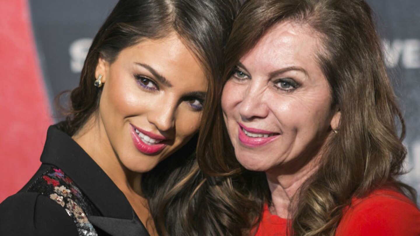 Eiza González se burla descaradamente de su mamá en redes sociales