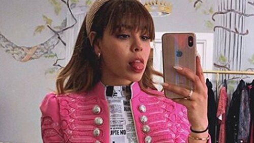 La intérprete de “Mala Fama” compartió un tierno beso en la boca con Omar Ayuso.