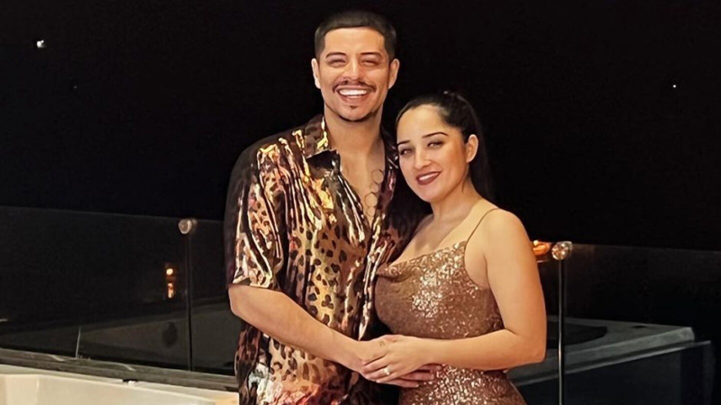 Eduin Caz y su esposa anuncian la llegada de un nuevo miembro de la familia.