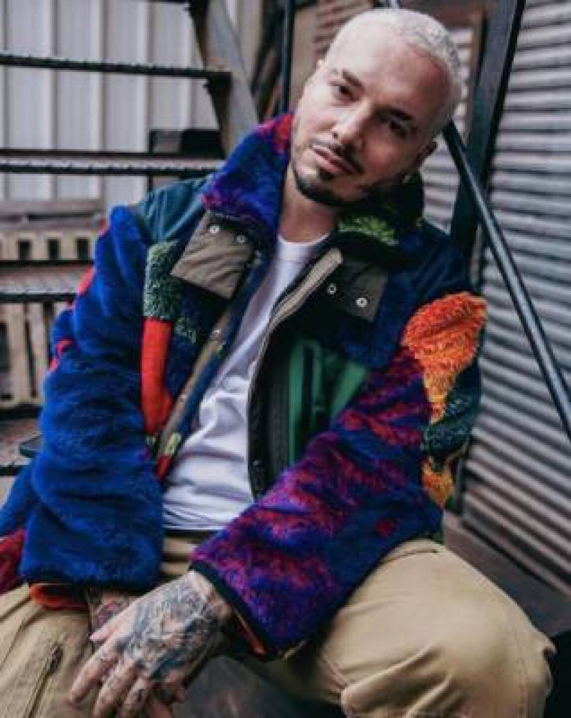 J Balvin pide por su mamá