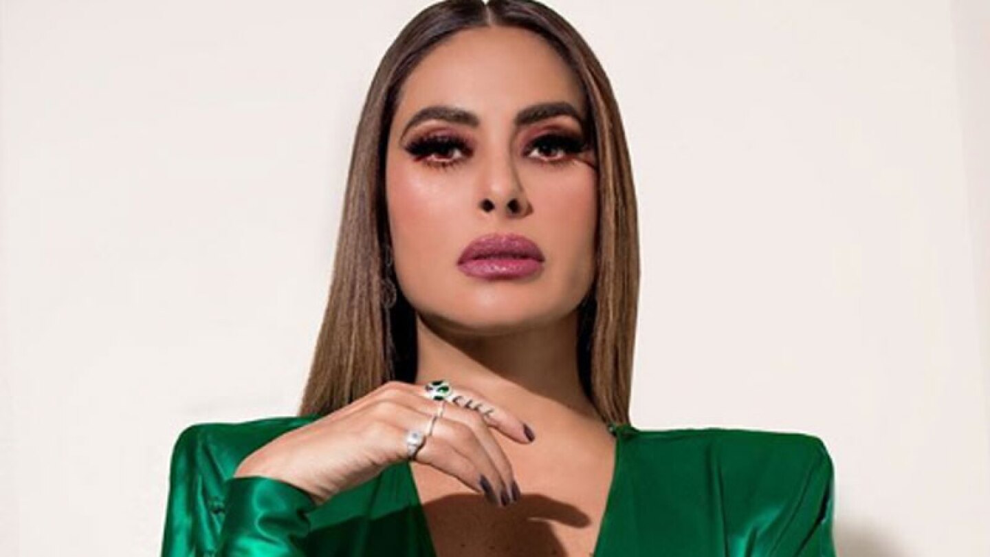 Llaman en redes ‘naca’ a Galilea Montijo por su look en la marcha gay