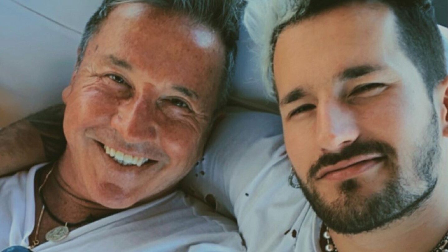 Ricky Montaner se compromete con su novia