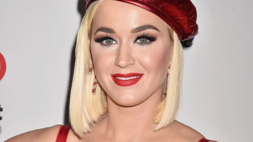 Katy Perry reaparece con foto al natural, a días de dar a luz