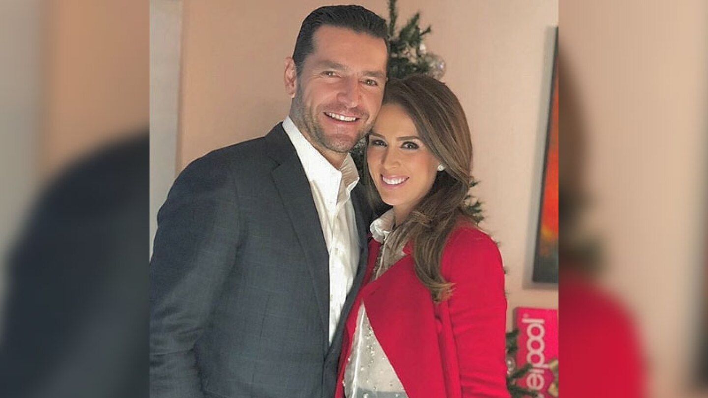 ¡Ya ni Jacky!… En embarrada licra su marido da a desear toda su virilidad
