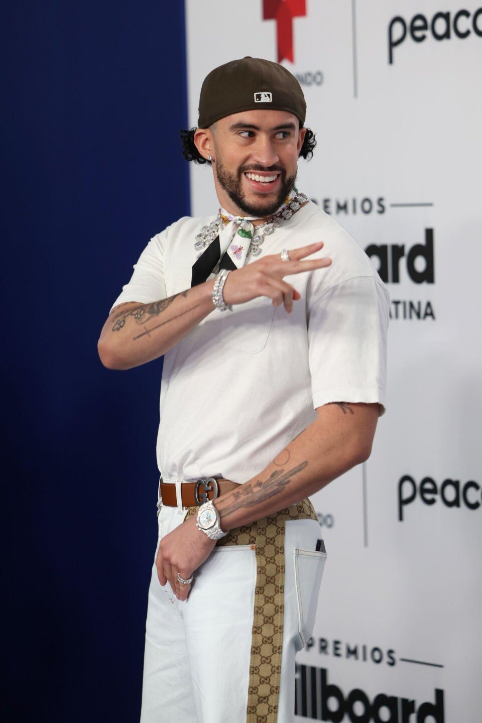 Bad Bunny elegante.jpg