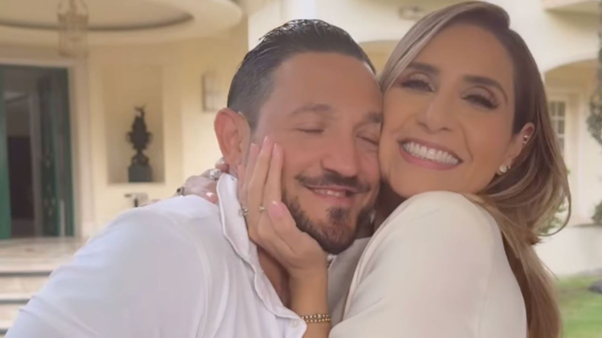 Jimena Longoria y Gualy celebran el bautizo de su bebé