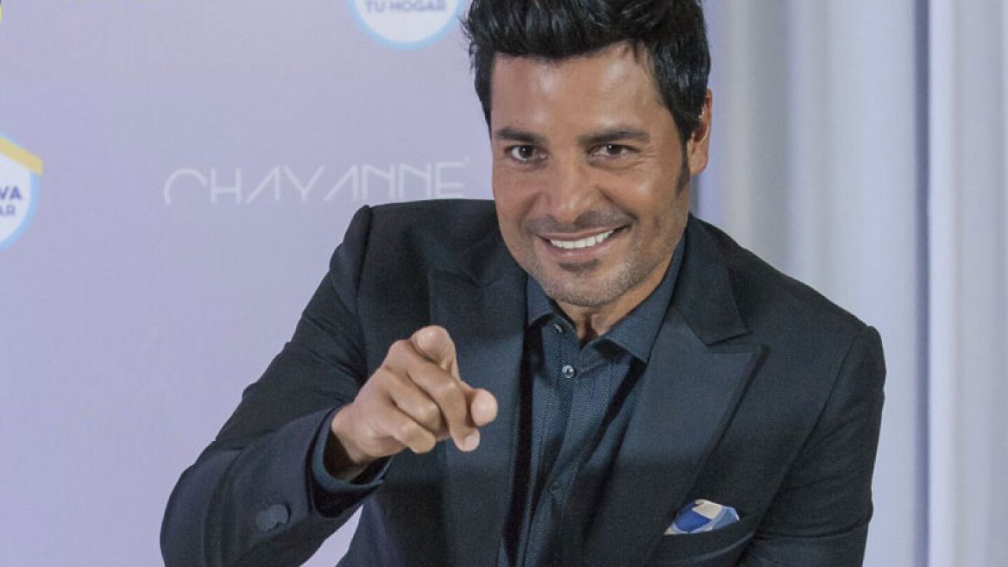 Chayanne presume su suculento cuerpazo 