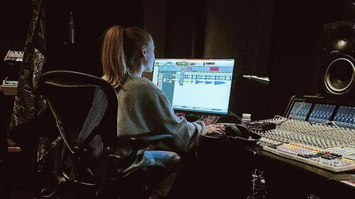 Ariana Grande en el estudio vuelve