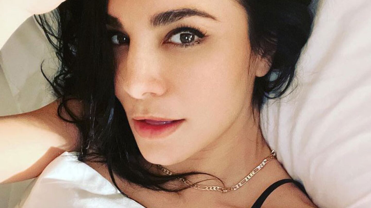 Martha Higareda enciende las redes posando en bikini.