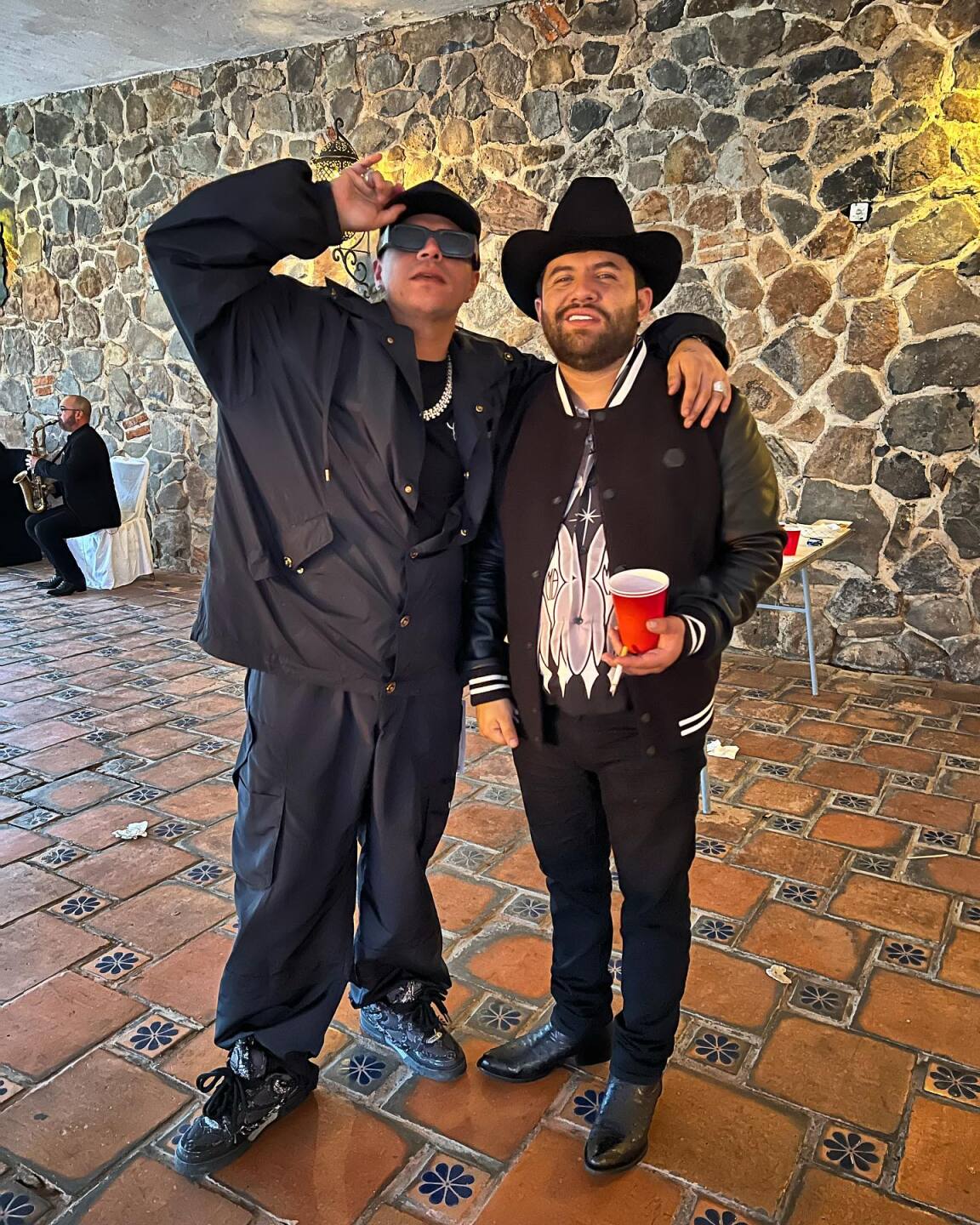 Luis R. Conriquez con Eduin Caz