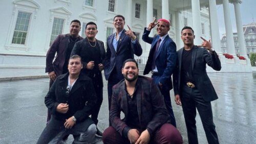 Grupo Firme ofrece mi ni concierto en la Casa Blanca