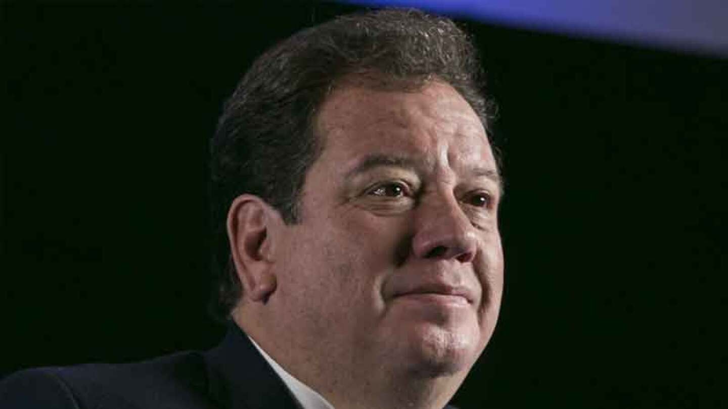 Al estilo de Mauricio Clark será que el Coque encuentre su felicidad con el cambio de religión.