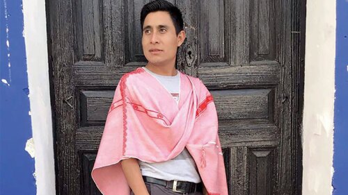 Alberto nos contó su historia y cómo ha logrado llevar sus bordados ¡de Chiapas para el mundo!