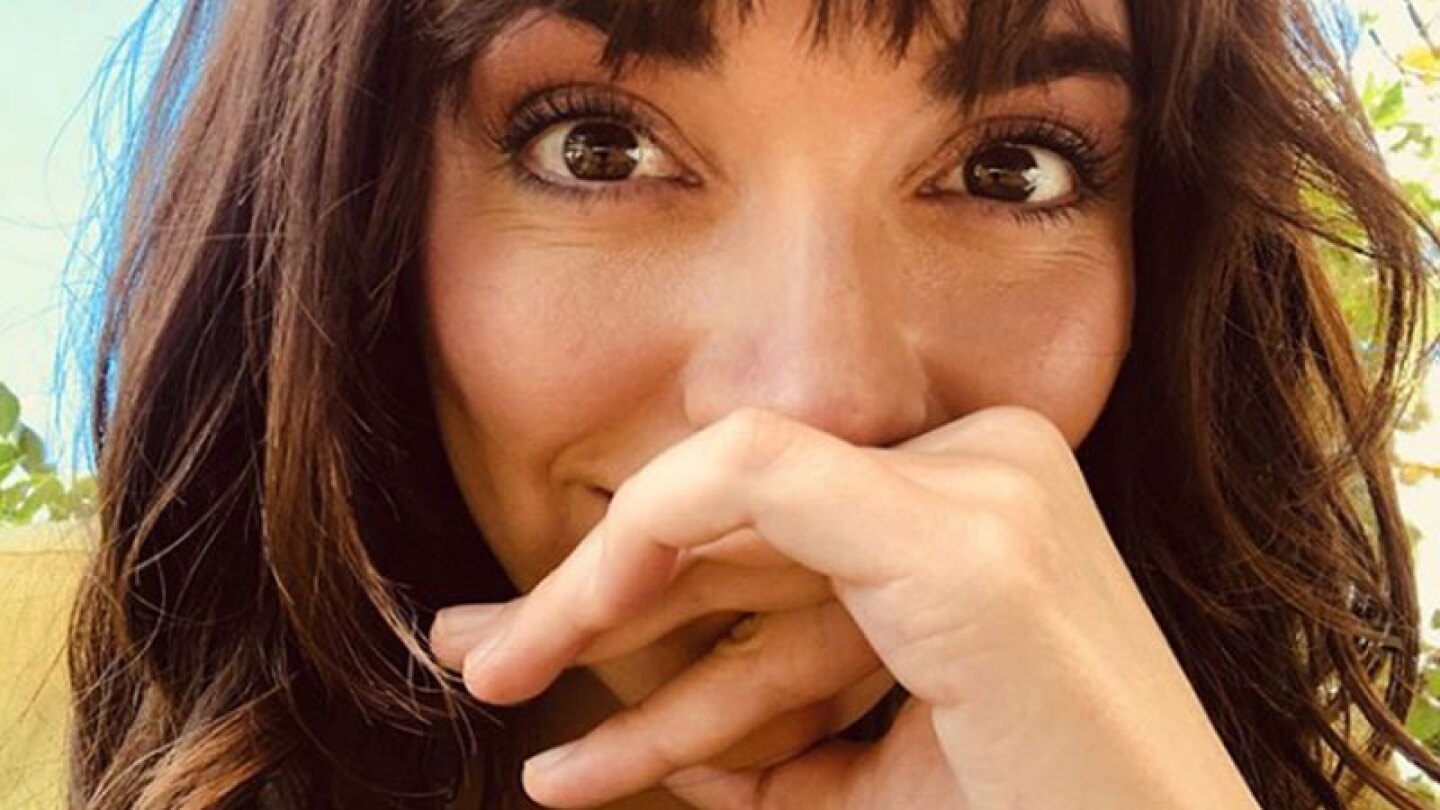 Regina Blandón presume pronunciado escote y le llueven piropos