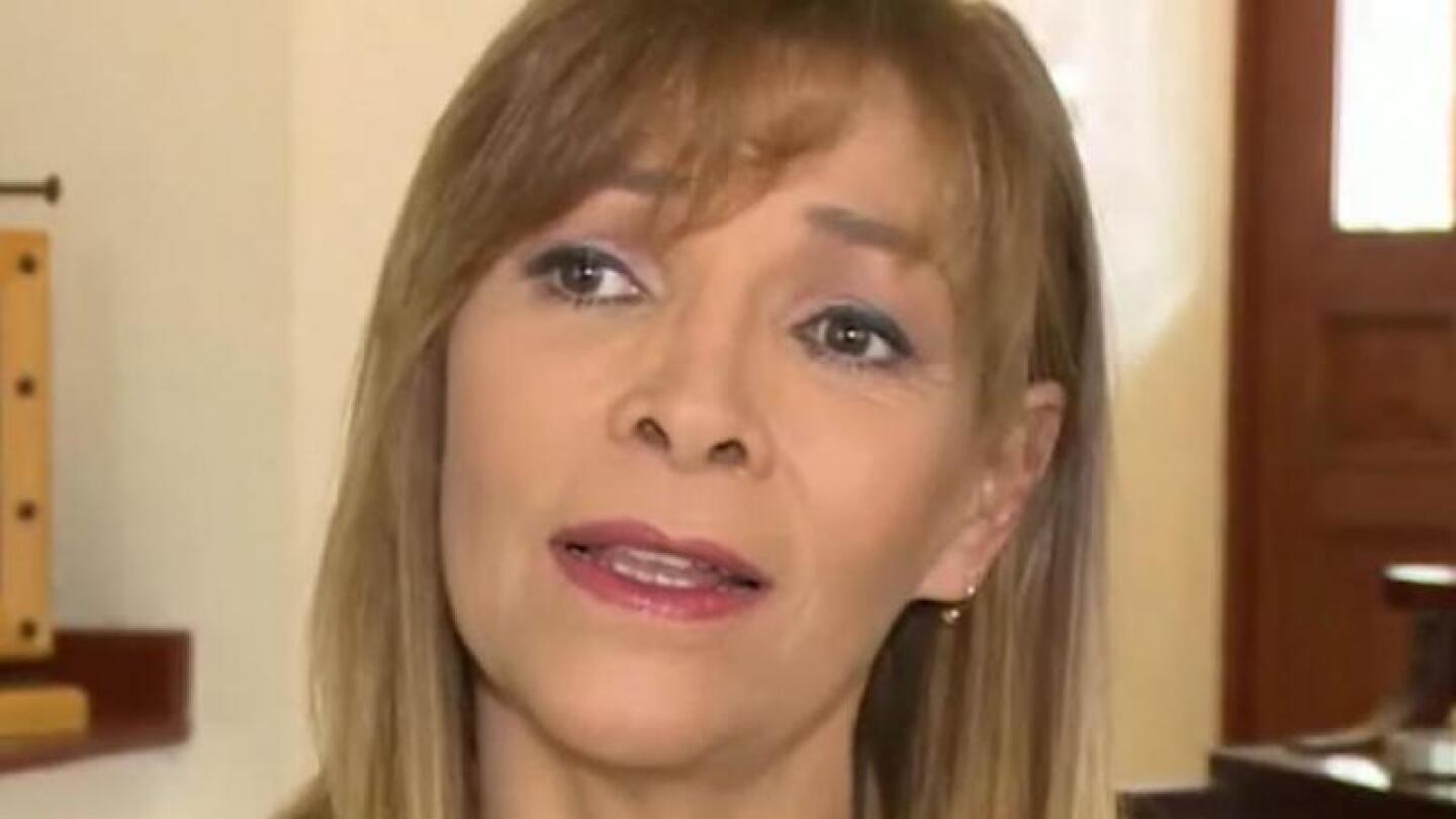 Mary Paz Banquells: “A mi hijo Sebastián le agradezco que aunque sea gay, no sea afeminado ni ande ‘joteando’, porque las mujeres... ¡no hacemos esas exageraciones!”.