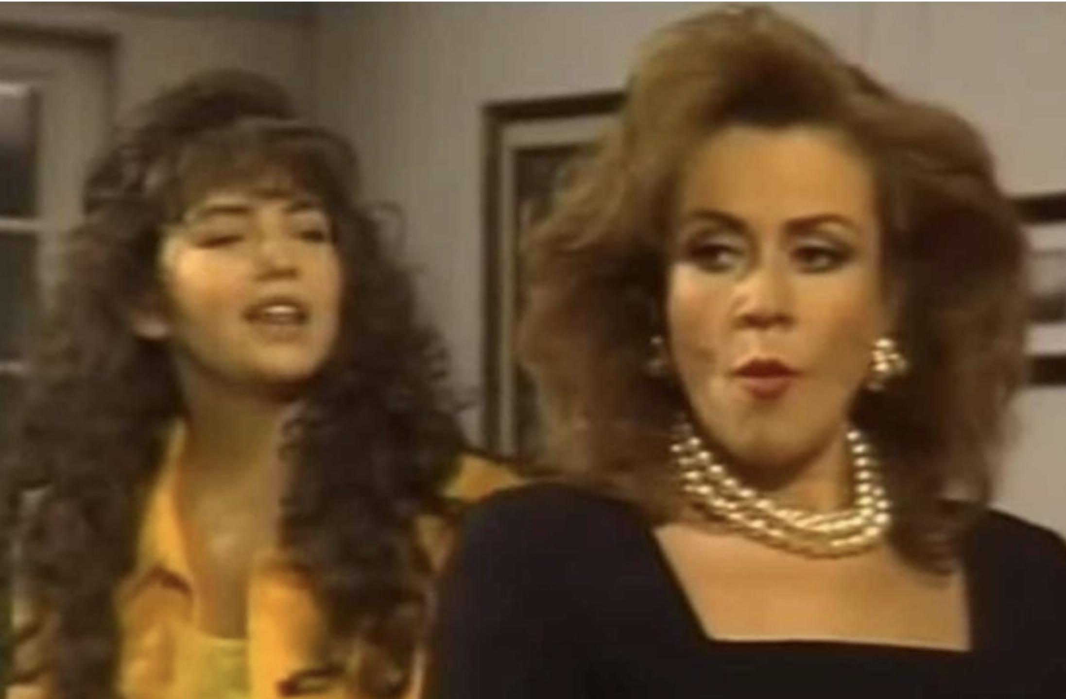 Laura Zapata y Thalía en María Mercedes