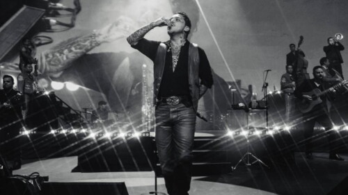 Christian Nodal es abucheado por el público, pero Ángela Aguilar salva la noche