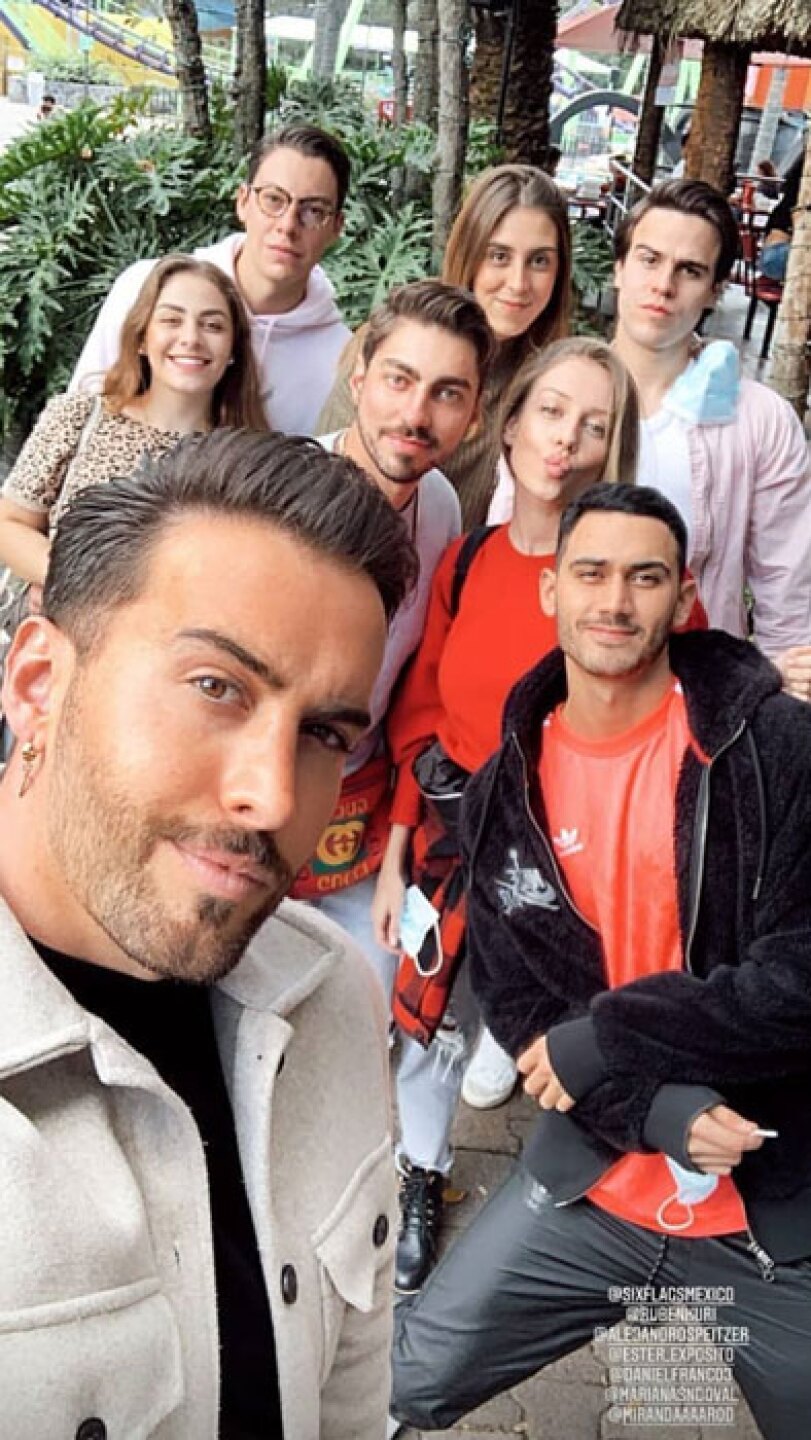 ester expósito actitud méxico roberto carlo six flags video