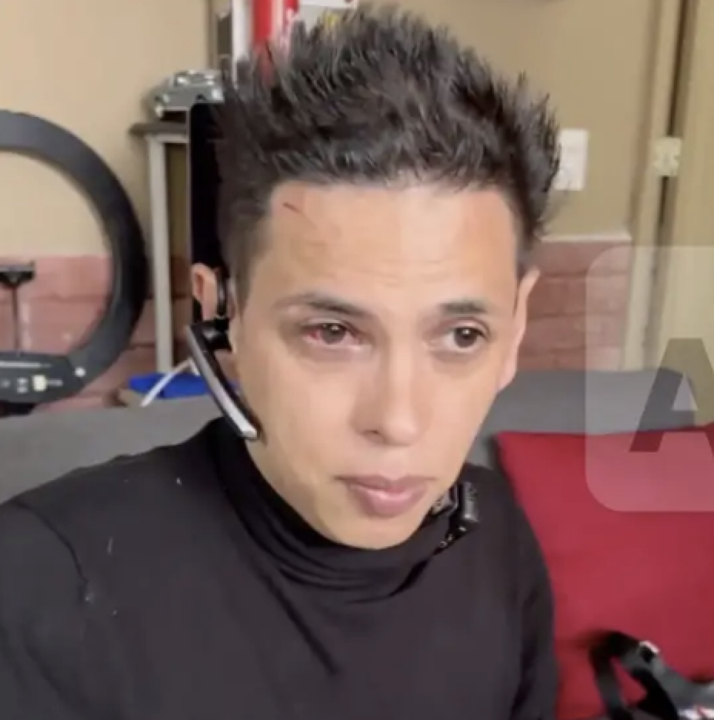 Alex Marín protagoniza pelea callejera contra fan en Guadalajara