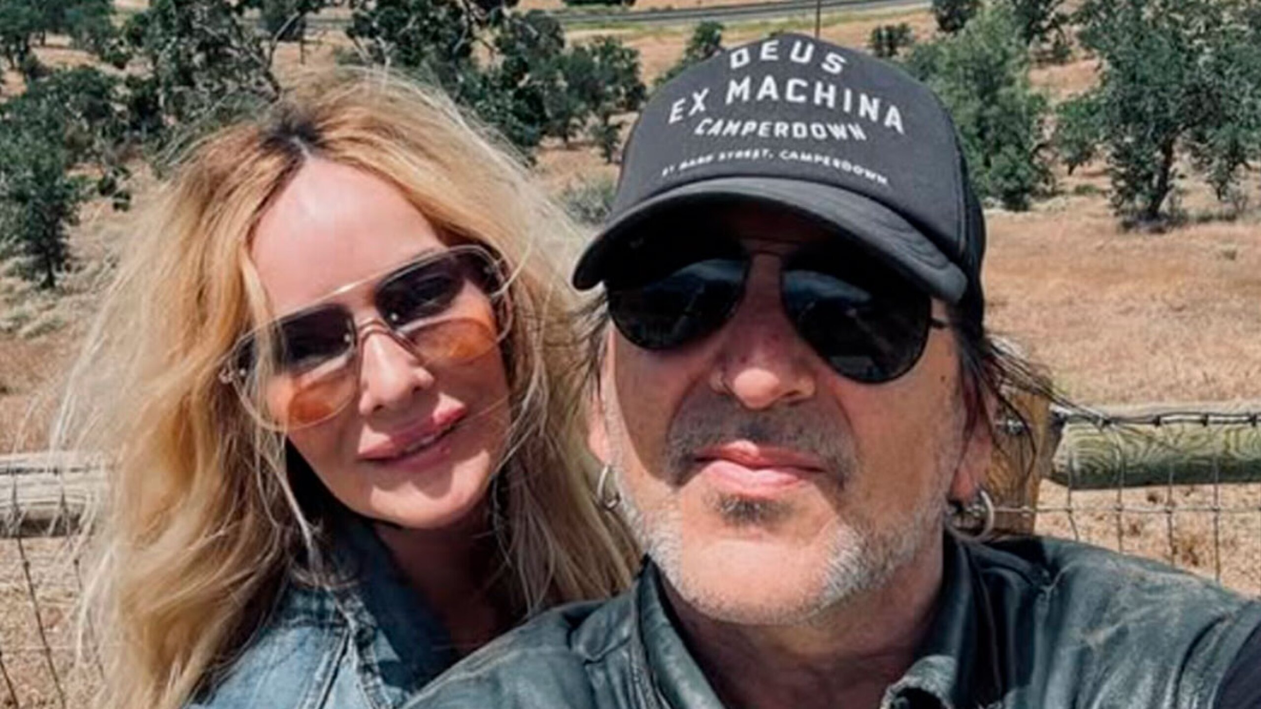 Taime Downe y Kimberly Burch en pareja
