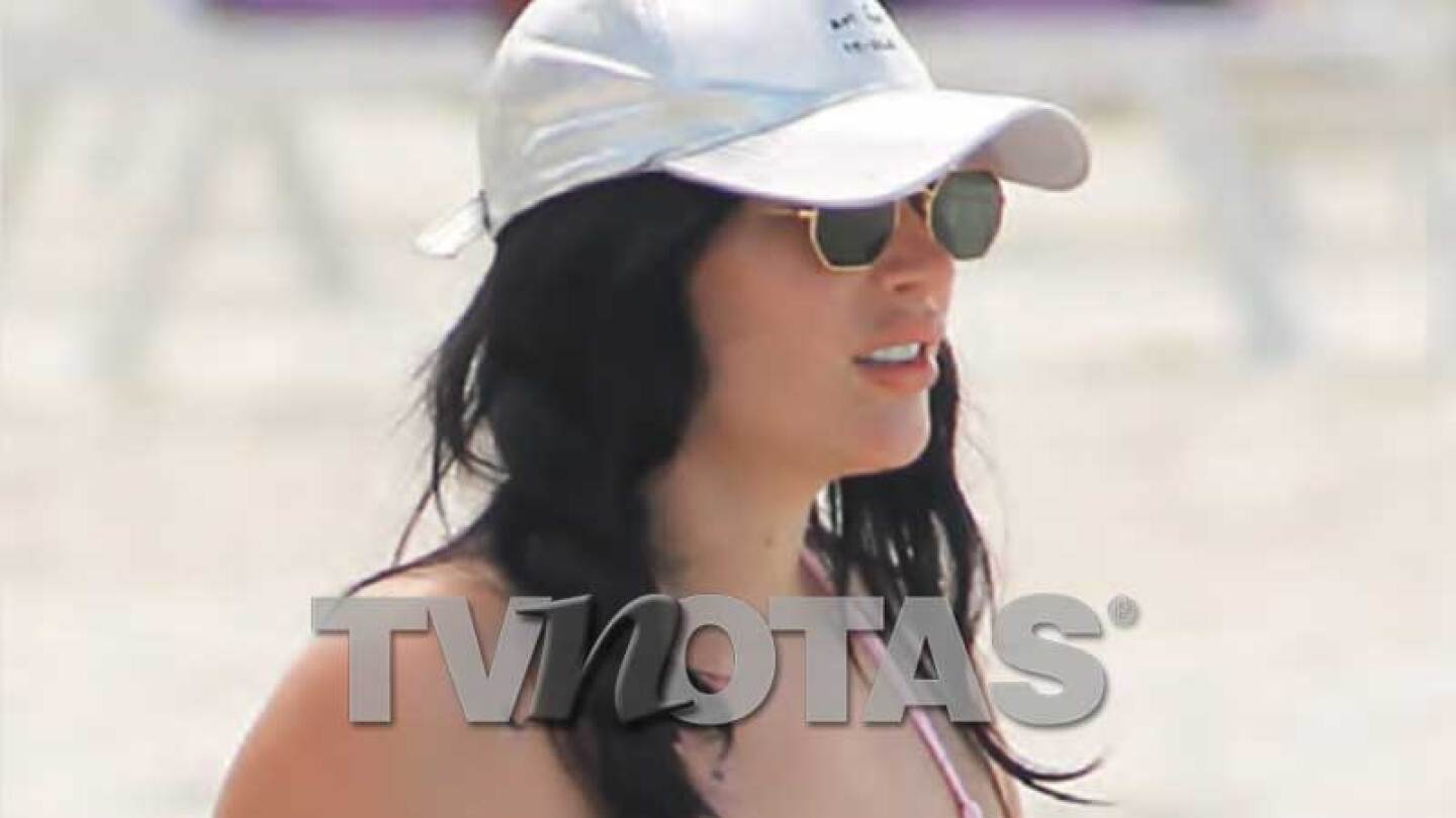 Brenda Zambrano arranca suspiros muy sexy y enamorada en Cancún