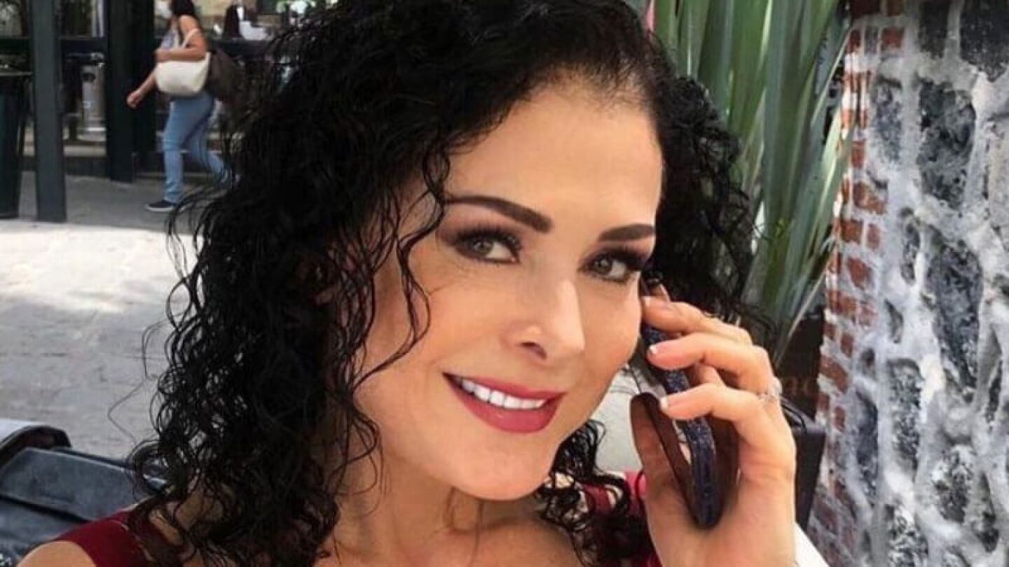 Lourdes Munguía sube foto con su hermana y parecen gemelas