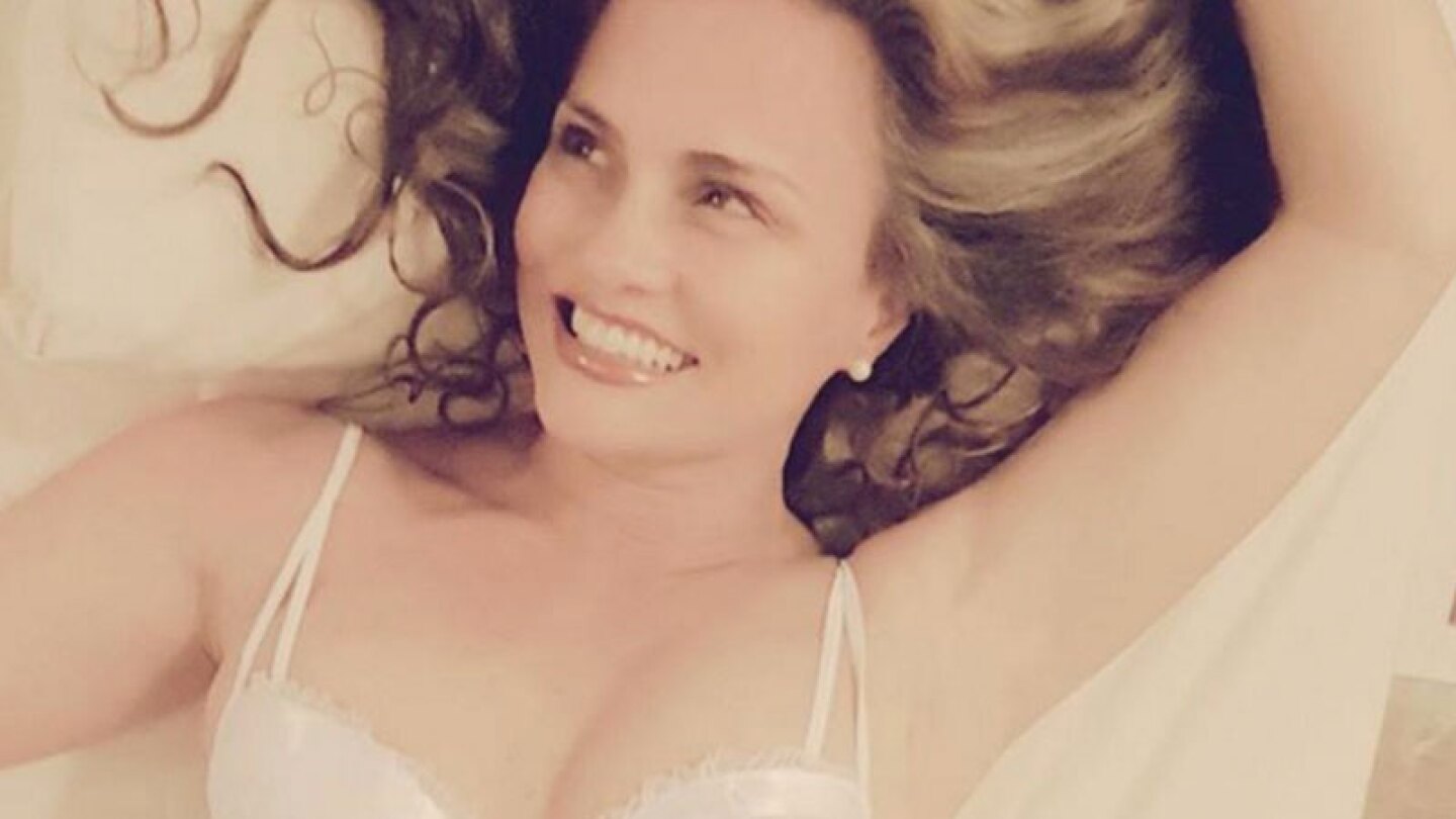 Aura Cristina Geithner reaparece en lencería y en un descuido casi muestra la zona prohibida.
