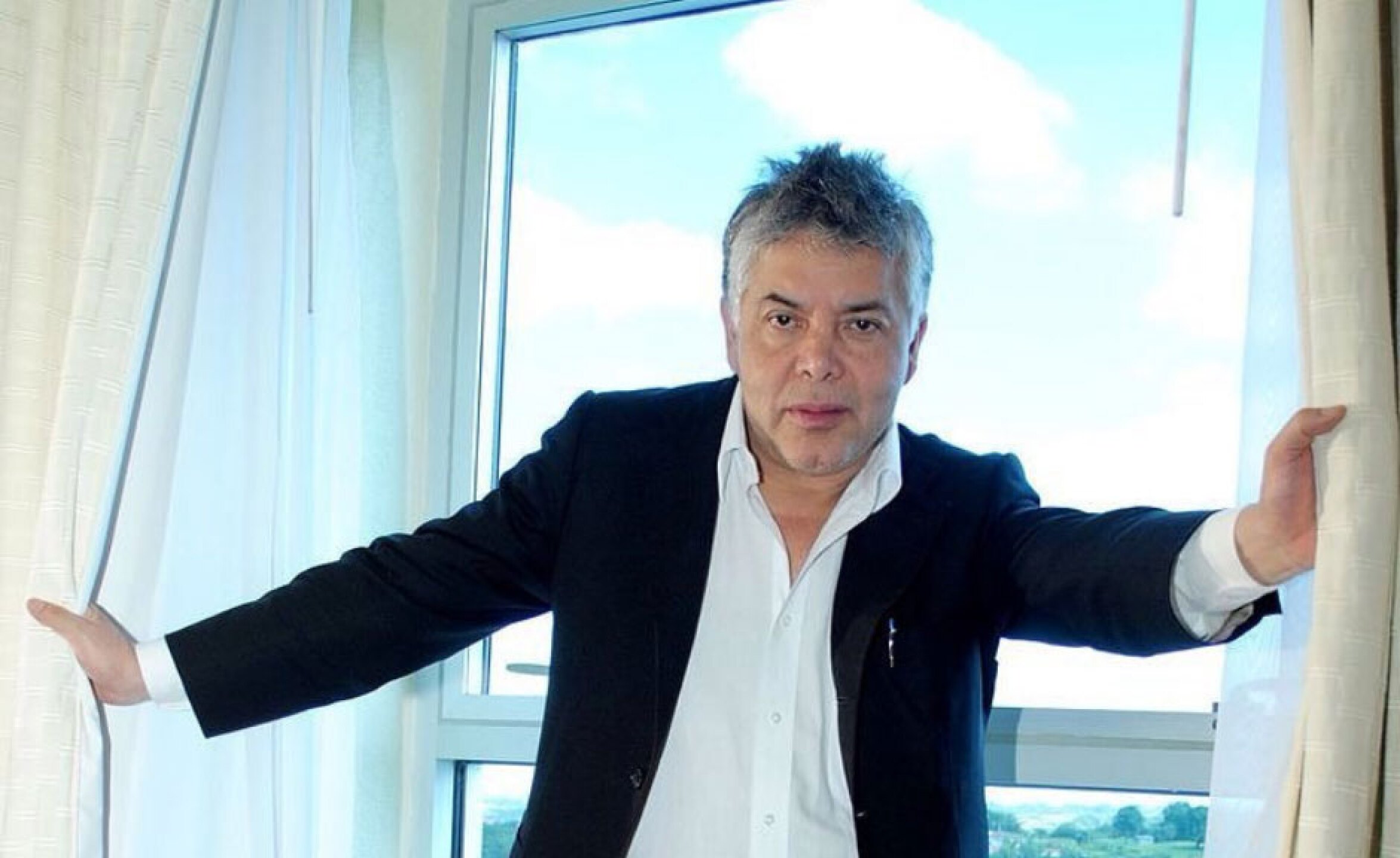 Mitzy dios religión homosexual