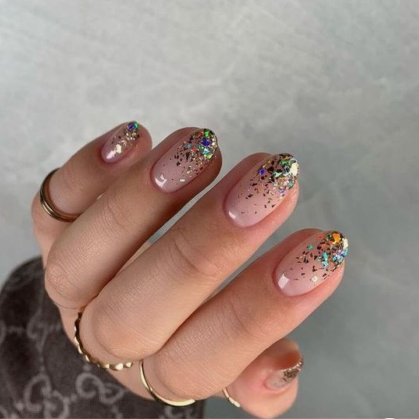 Seis diseños de uñas para Año Nuevo para darle la bienvenida al 2024